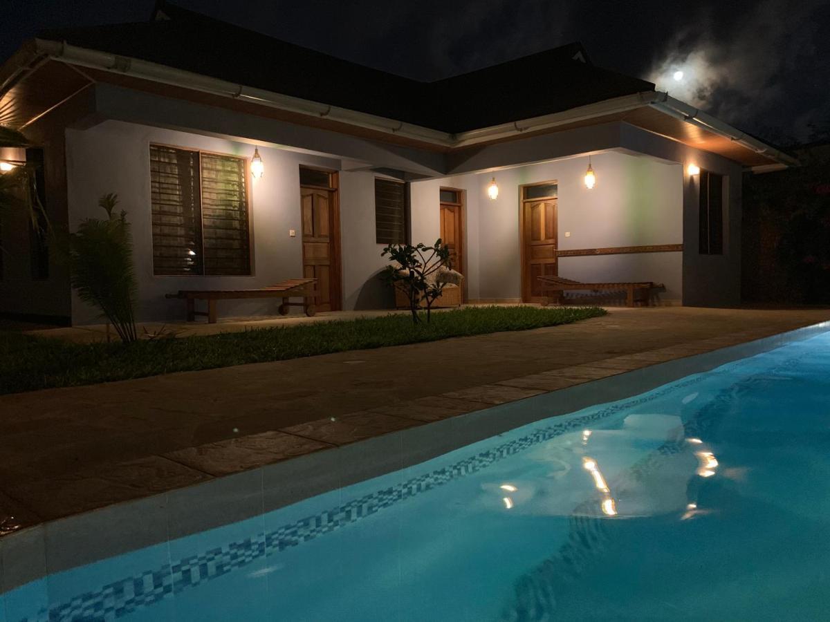 Lions Home Playa de Diani Exterior foto